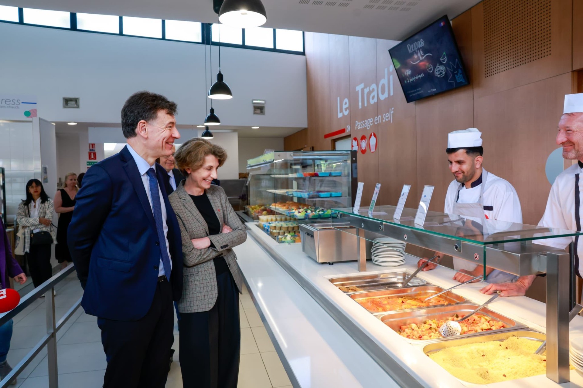 France expands €1 meals to all higher-level students and apprentices