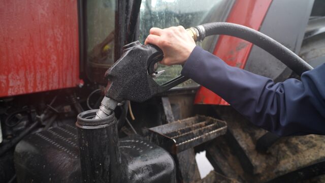 UK govt moves to ease farm costs with red diesel duty cut