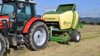 Krone Comprima makes “bigger, tighter” bales