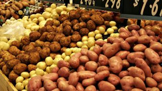 Concerns that retailers are selling ‘last season’ potatoes in value packs