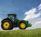 John Deere introduces new 7R and 8R series tractors