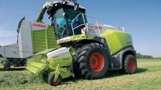 New Jaguar 800 makes working debut at Grassland