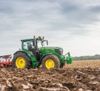 John Deere expands its product range with 14 new mid-range models