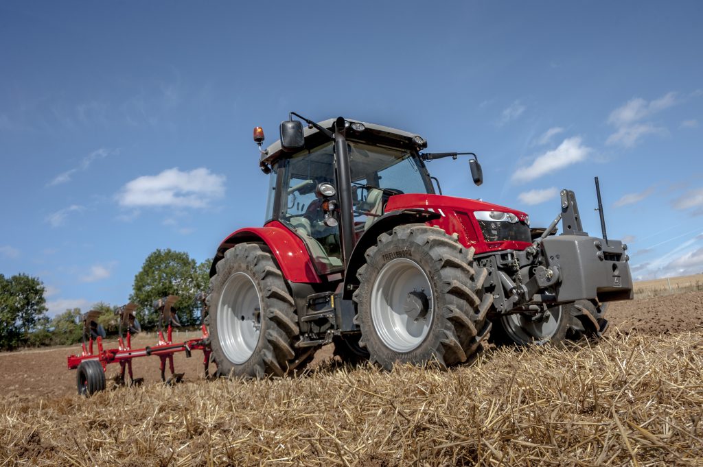 MF5713SL_Plough_Working_FR_0815_0969_108058