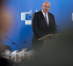 Commission announces measures to solve dairy crisis