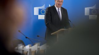 Commission announces measures to solve dairy crisis