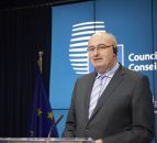 Hogan to propose the introduction of risk management tools tomorrow