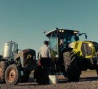Video: Who wins the race between a new Claas tractor vs a 1960s Fordson Dexta?