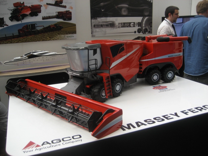 Articulated combine harvester