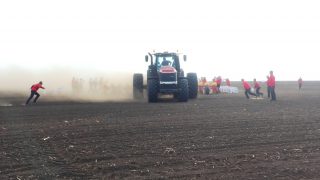 New world record for sowing maize set by Case IH and Vaderstad