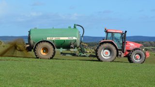Will this unconventional slurry spreading system escape proposed splash-plate ban?