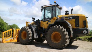 Video: Watch this Komatsu tackle ‘wagon’ silage in the midlands