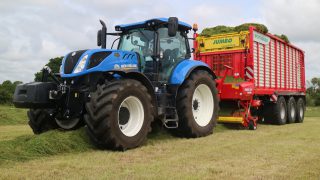 Pics: Tri-axle wagon is a ‘weapon of grass destruction’