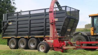 New high-capacity Smyth trailer employs ‘forced’ steering system