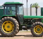 Auction report: 'Old-school' Deeres under the hammer at monster sale