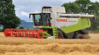 300 combines needed for new world record attempt…but where?