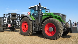 120 tractors in a show of force at Fendt ‘field day’