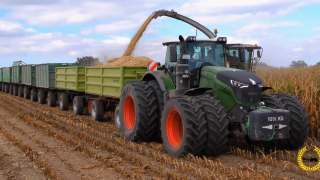 40 wheels on the wagon and the Fendt’s still pulling along