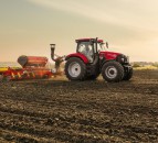 New 6-cylinder tractor is ‘no longer’ than its 4-cylinder equivalent