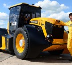 JCB Fastrac tractor smashes new British speed record