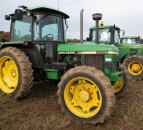 Auction report: Brisk bids for ‘classic’ and modern (on-farm) tractors