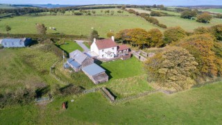 Panoramic and compact farm with equestrian facilities for sale on 156ac