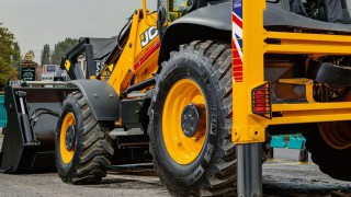 JCB recruits welders in Staffordshire as machinery demand soars