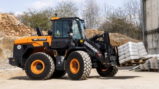 Doosan boosts loader range with two new models