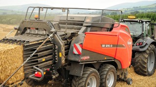 Machinery Focus: Video – Kuhn split plunger baler in operation