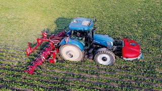 Lemken combines mechanical weed control and herbicide spraying