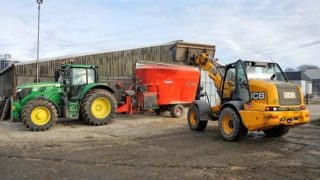 Machinery Focus: Video –  Kuhn’s answer to complete diet feeding