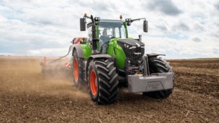 Fendt launches five-model extension to 700 series