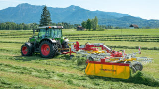 Flexible rake with Curvetech steering from Pottinger