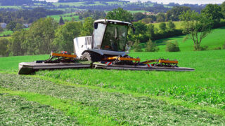 Cutaro self-propelled mower to compete with Krone