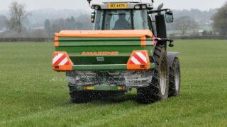 Farmers urged to use inhibitor when applying urea fertilisers this spring