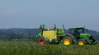 Feed and fertiliser savings must be passed to farmers – MLA