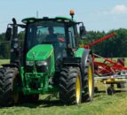 John Deere: Profits plunge as accounting year closes