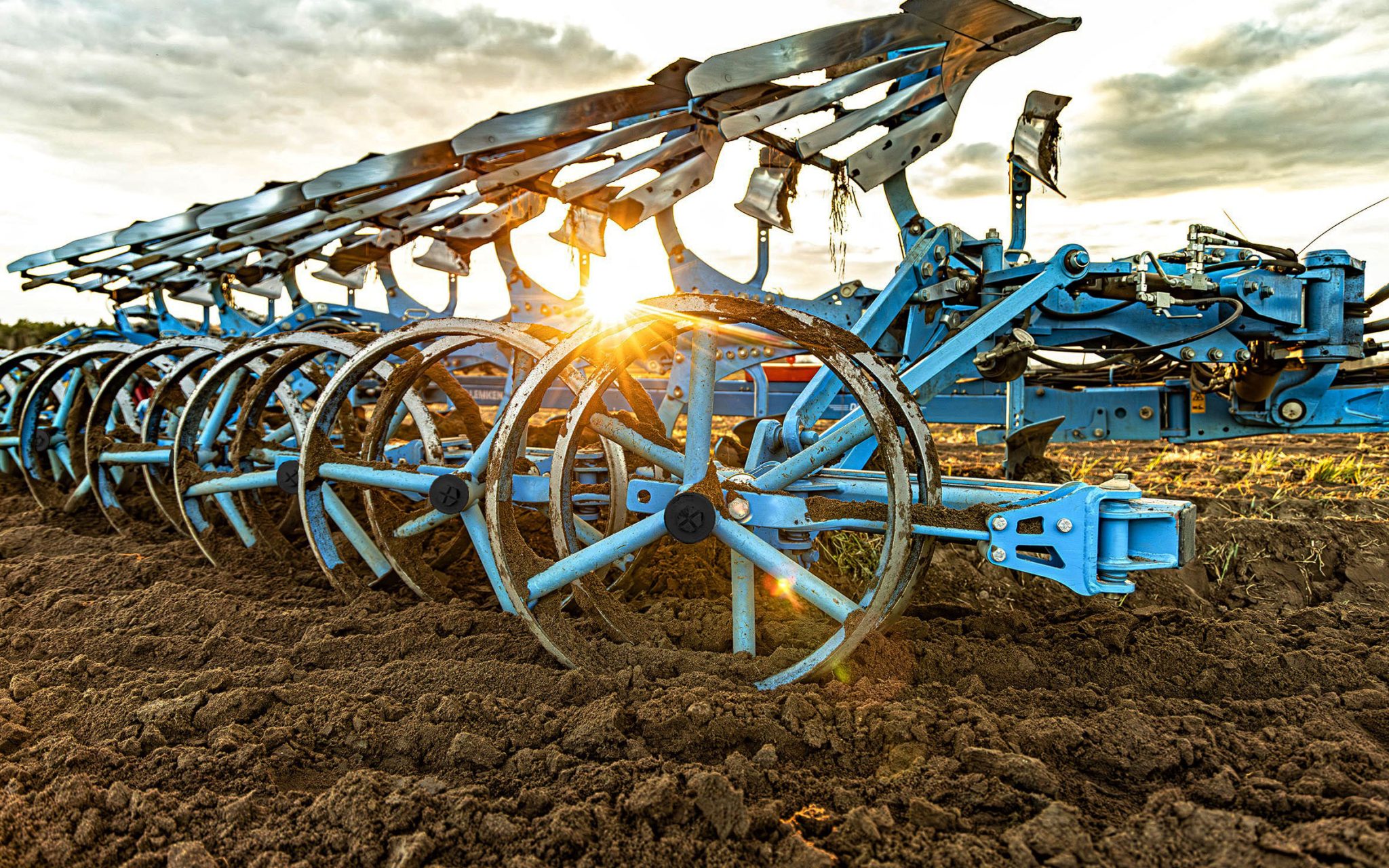 Lemken breaks new ground with mounted 8-furrow press - Agriland.co.uk